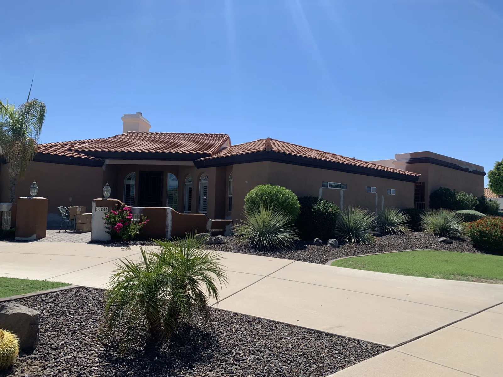 Before: Single-story stucco home before exterior repainting